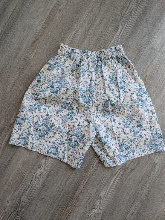 Vintage Floral A-Line Shorts in Pastel Pink and Blue - Picture 2 of 8